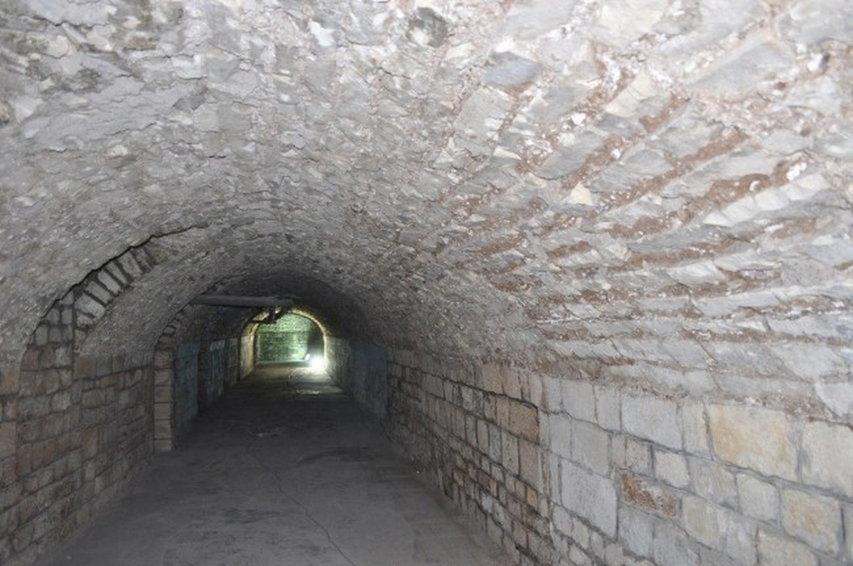 Vali Tapsız, Tarihi Hükümet Konağı Restorasyon Çalışmalarını Yerinde İnceledi