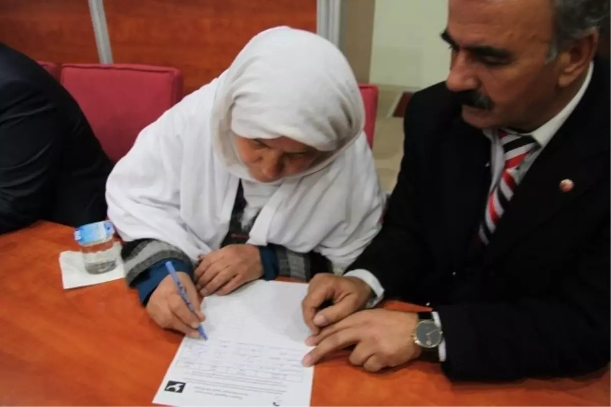 Van\'da Öcalan\'ın Özgürlüğü İçin İmza Kampanyası