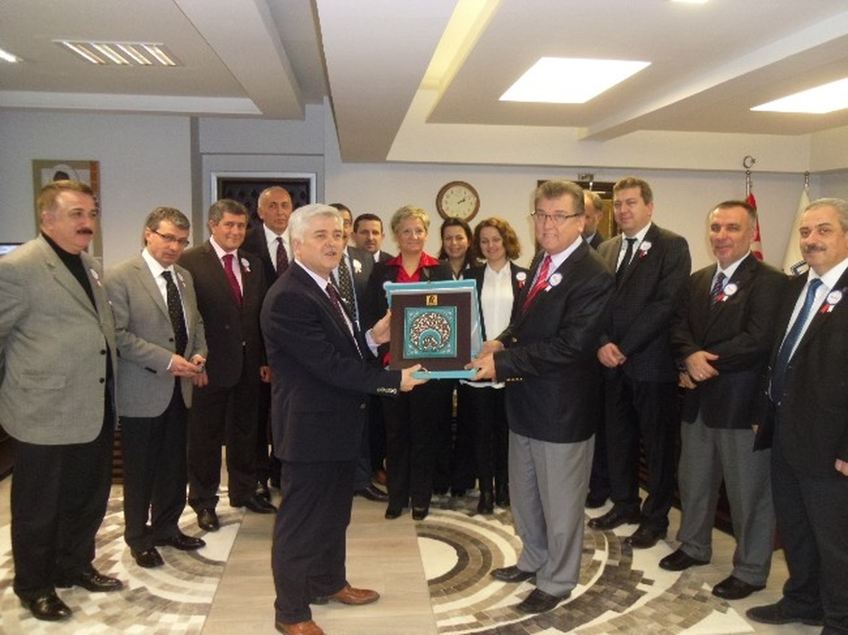 Vergi Dairesi Başkanından Çakırsoy\'a Plaket