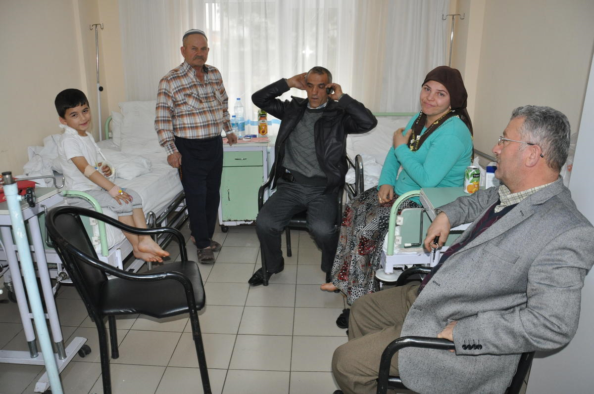 Yürüyen Merdivene Kolu Sıkışan Çocuk