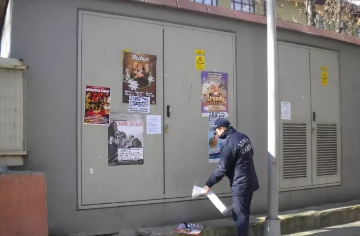 İzmit'te Zabıtadan Afiş Uyarısı