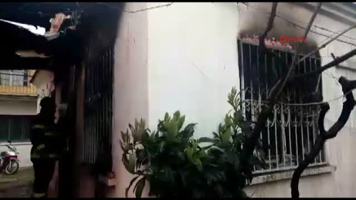 Anne ve Oğlunu Alevlerin Arasından İtfaiye Kurtardı