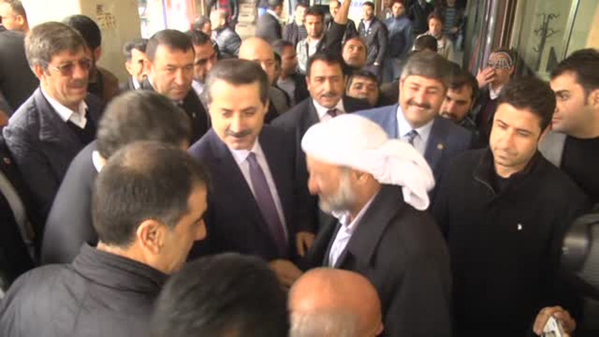 Bakan Çelik, Esnafı Ziyaret Ederek Sorunlarını Dinledi