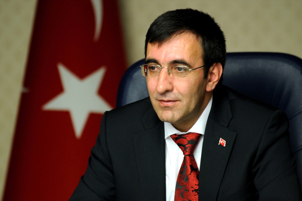 Bakan Yılmaz: Başbakanımızı Halkın Gözünden Düşürmeye Çalışıyorlar