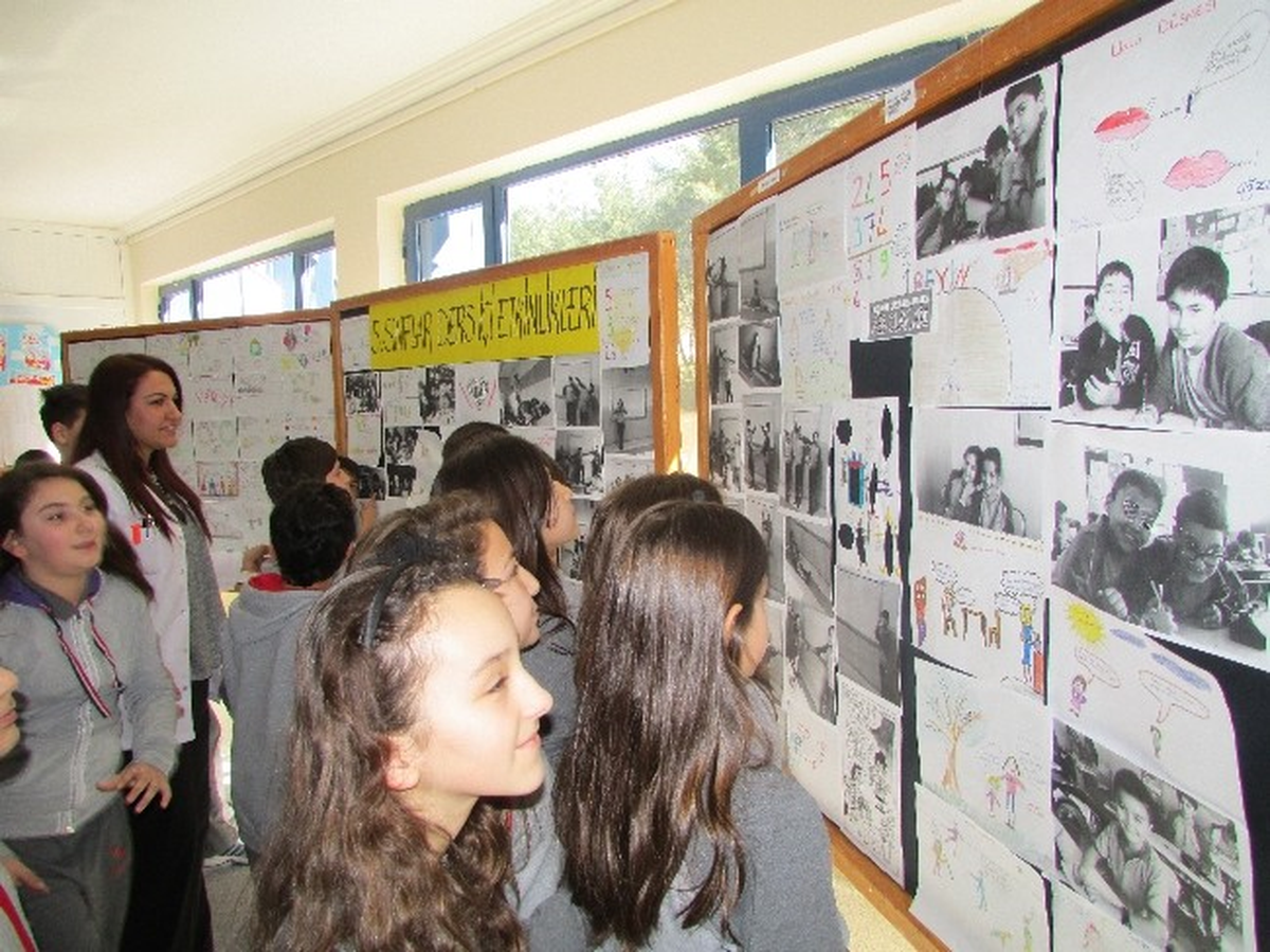 Başarı Koleji Öğrencilerinden "Matematiğin Renkli Dünyası" Sergisi