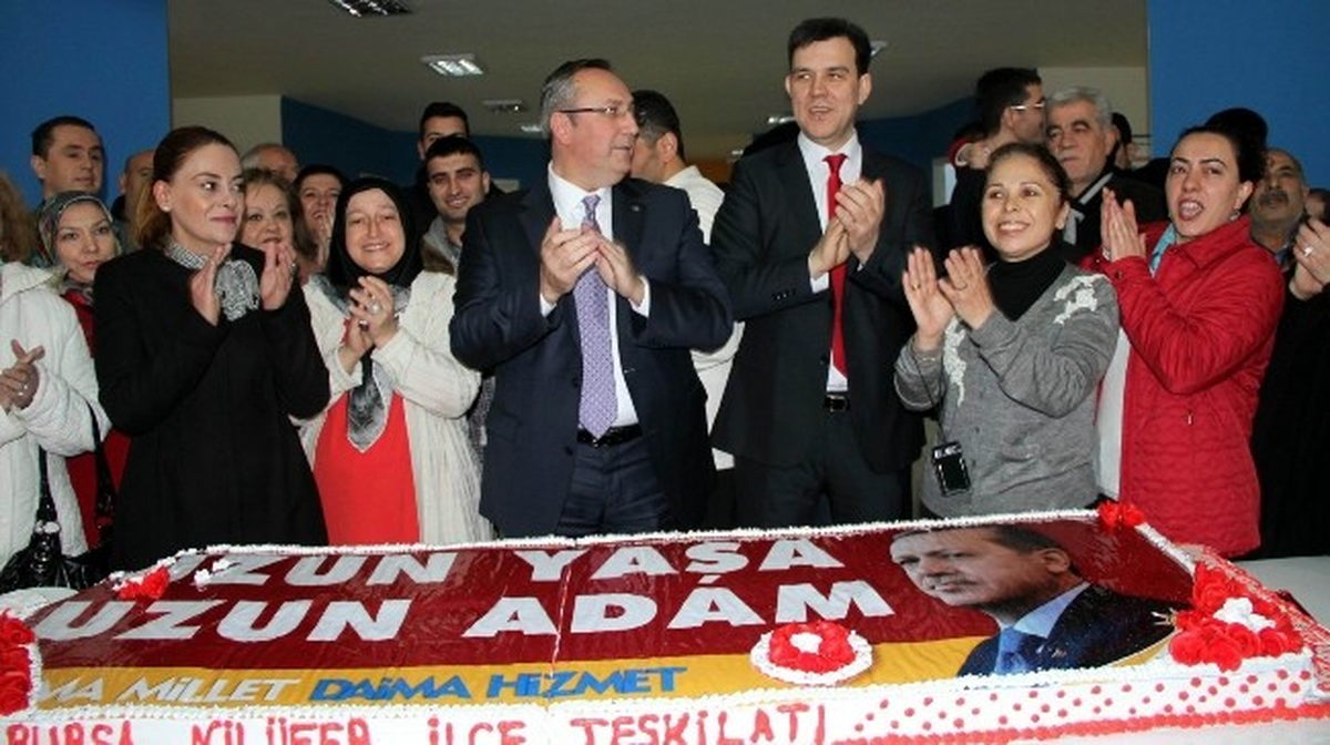 Başbakan Erdoğan\'a Boyu Kadar Doğum Günü Pastası…