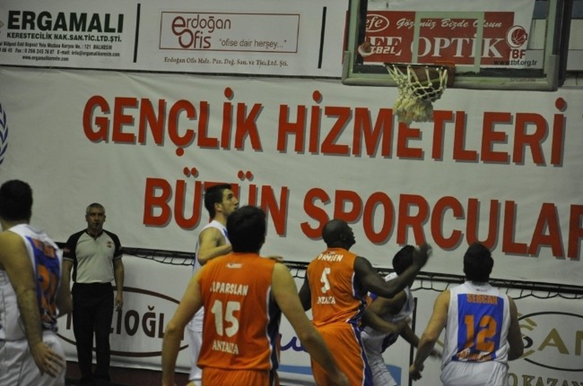 BEST Balıkesir - Antalya Büyükşehir Belediyespor: 75-73