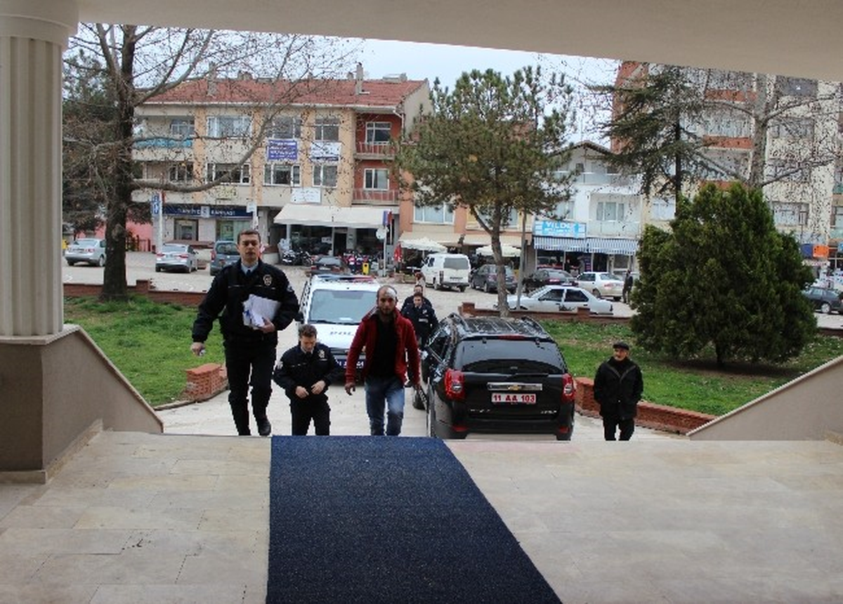 Bilecik\'te Bıçaklı Kavga: 1 Yaralı