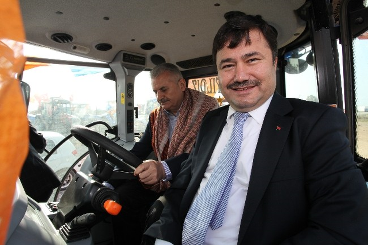 Binali Yıldırım\'ın Renkli Çiğli Turu