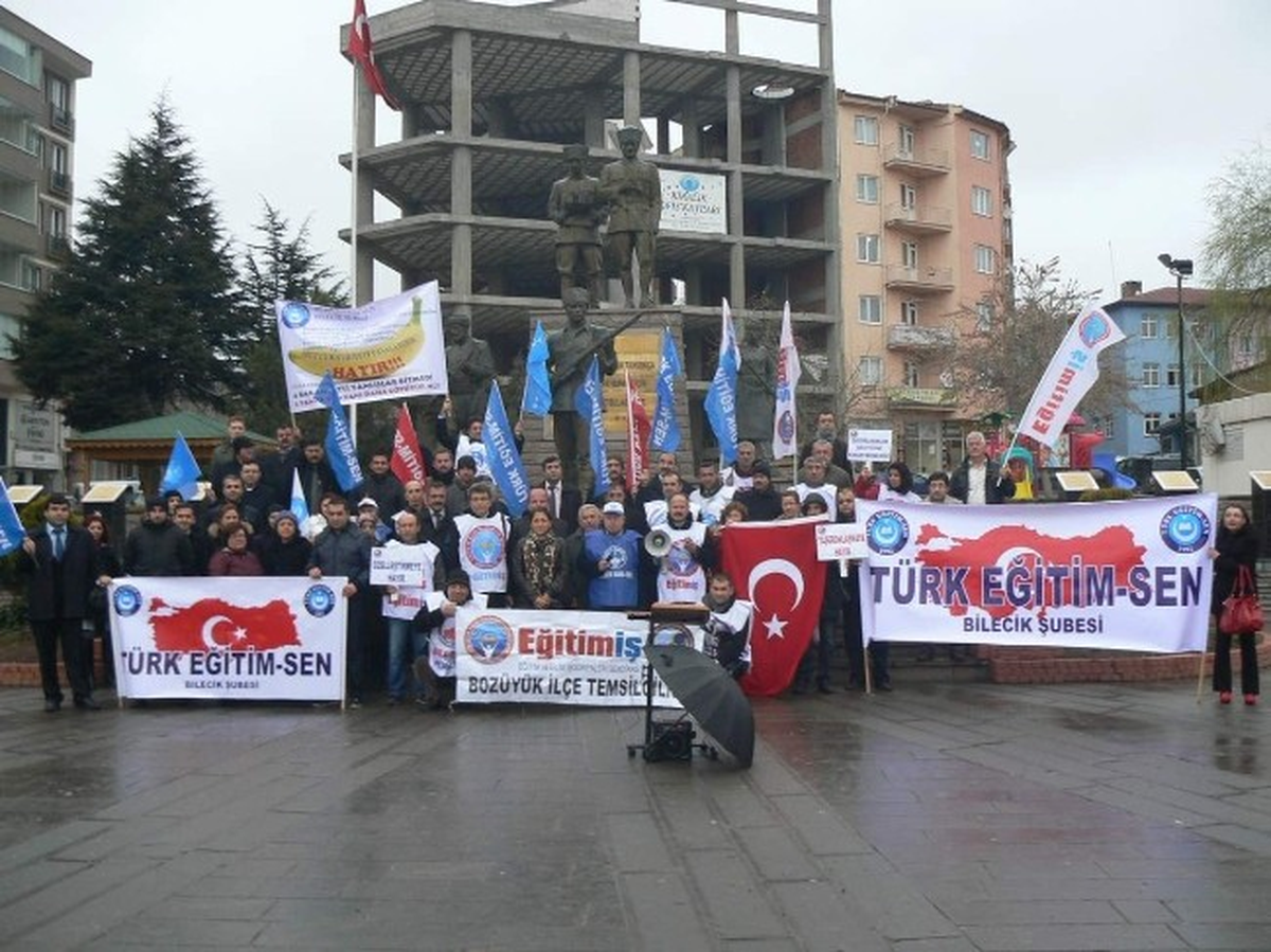 Bozüyük\'te Öğretmenlerden MEB Yasa Tasarısı Tepkisi