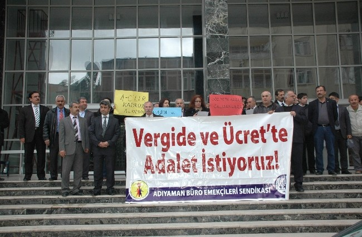 Büro Emekçileri Sendikası\'ndan Basın Açıklaması