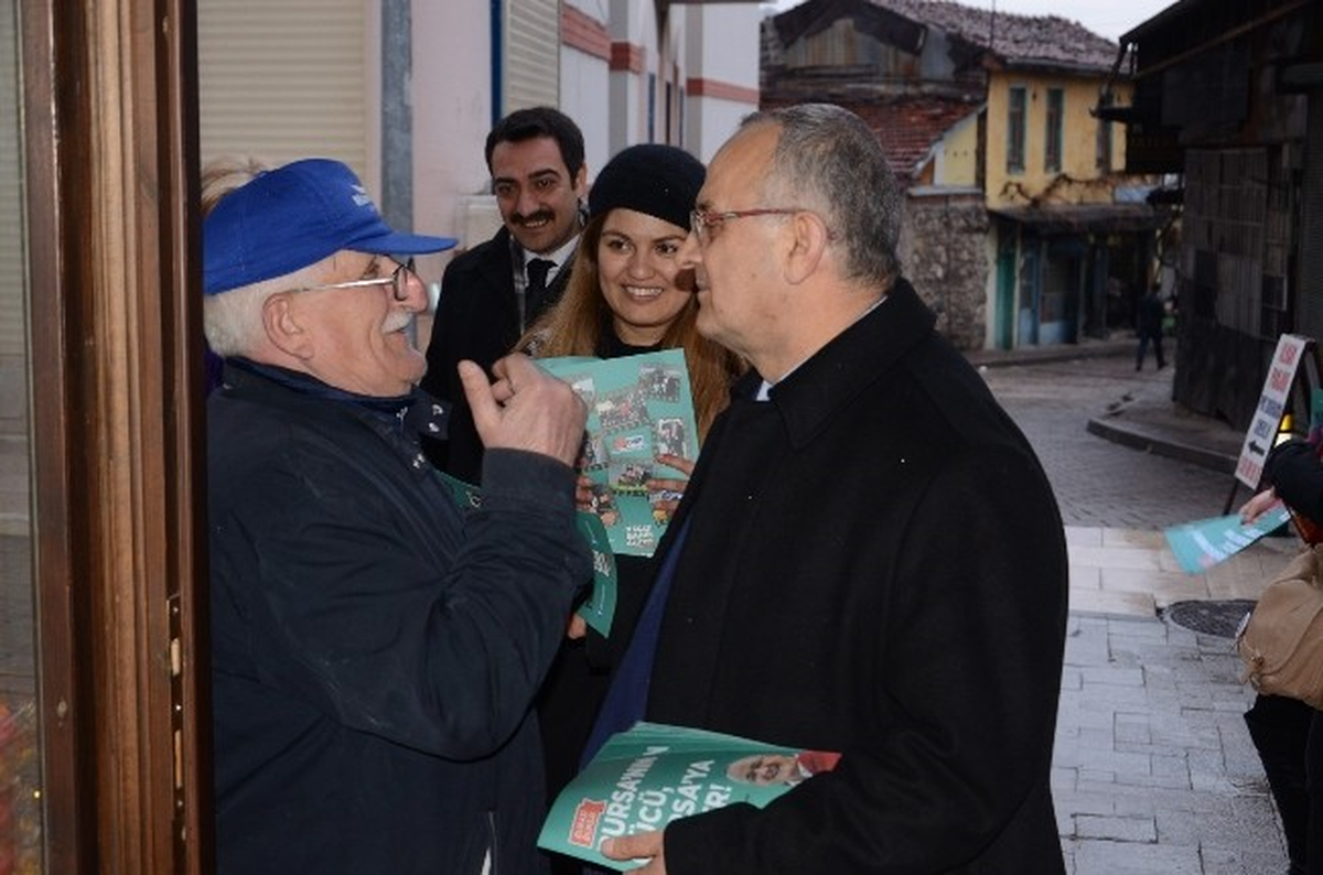CHP Büyükşehir Adayı Şahin, Esnafa Taahhütname Verdi