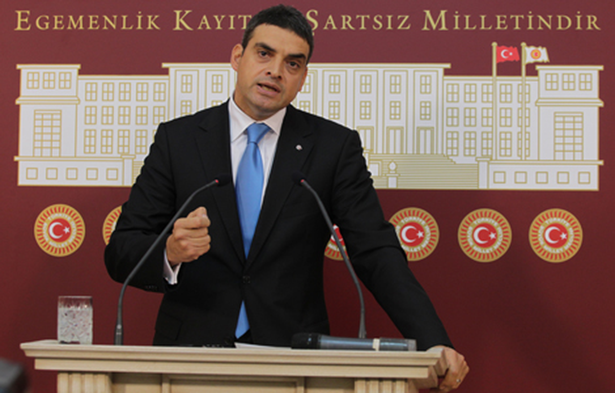 CHP\'li Oran: Başbakan\'ın Görevleri Arasında Muhalefet Partilerinin İlanlarını Denetlemek Bulunmakta...