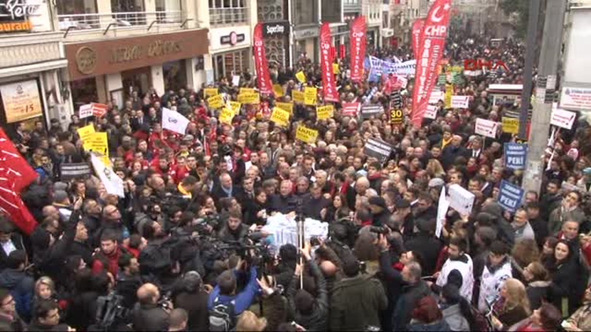 CHP\'lilerden Taksim\'de Protesto