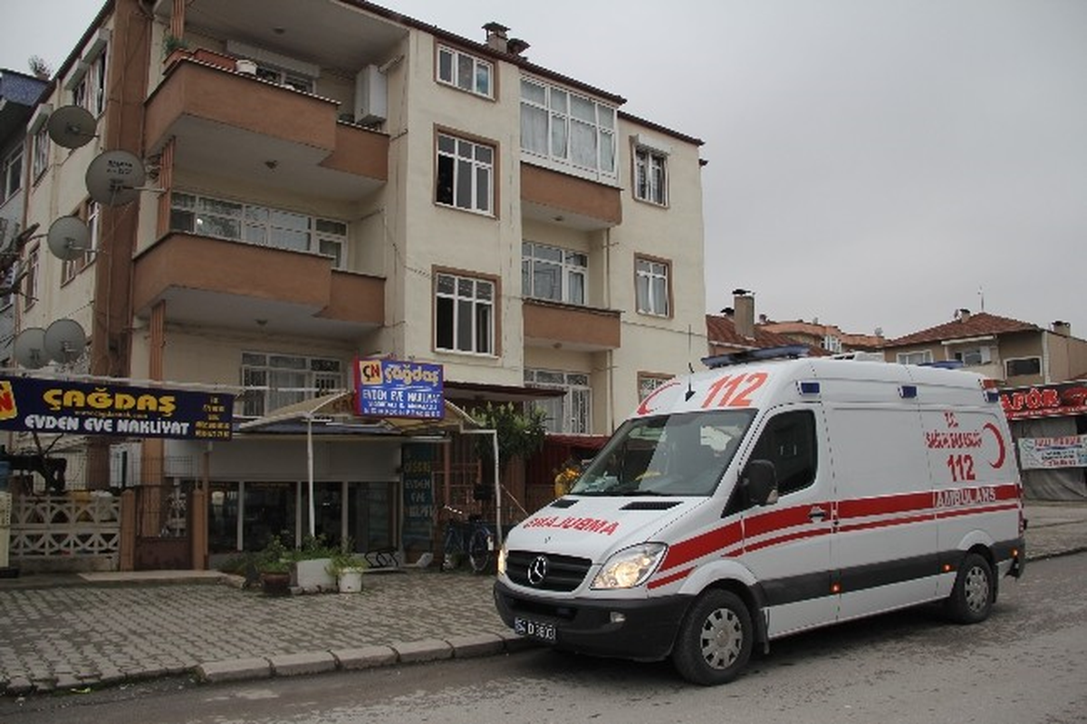 Dengesini Kaybedip Merdivenden Düşen Yaşlı Adam Öldü