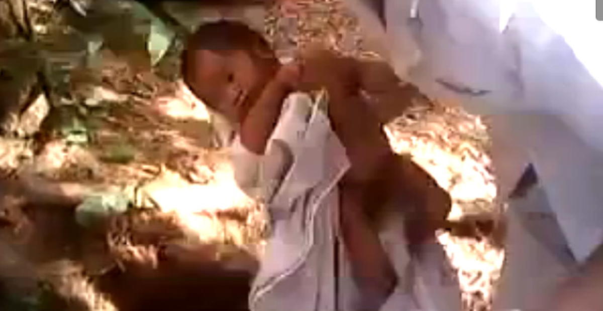 Diri Diri Gömülen Bebek Mezardan Canlı Çıktı!