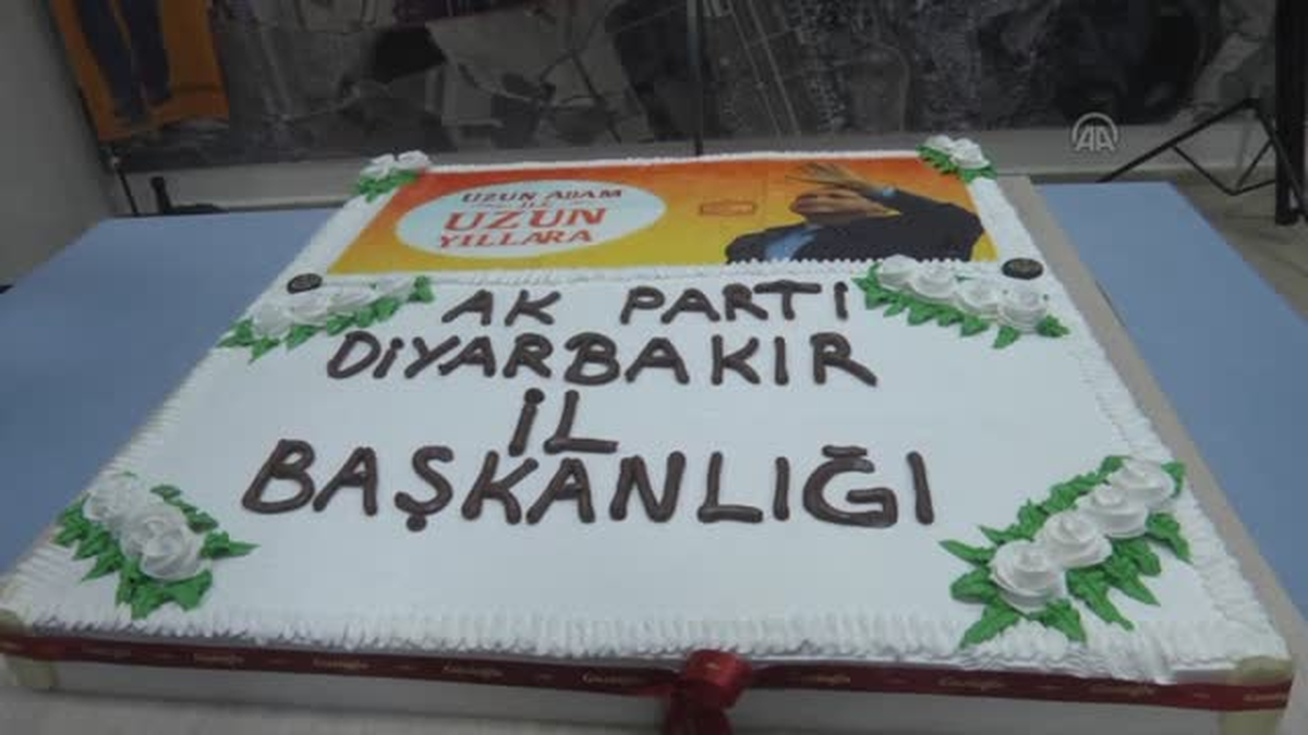 Diyarbakır\'da, Başbakan Erdoğan\'ın doğum günü kutlandı
