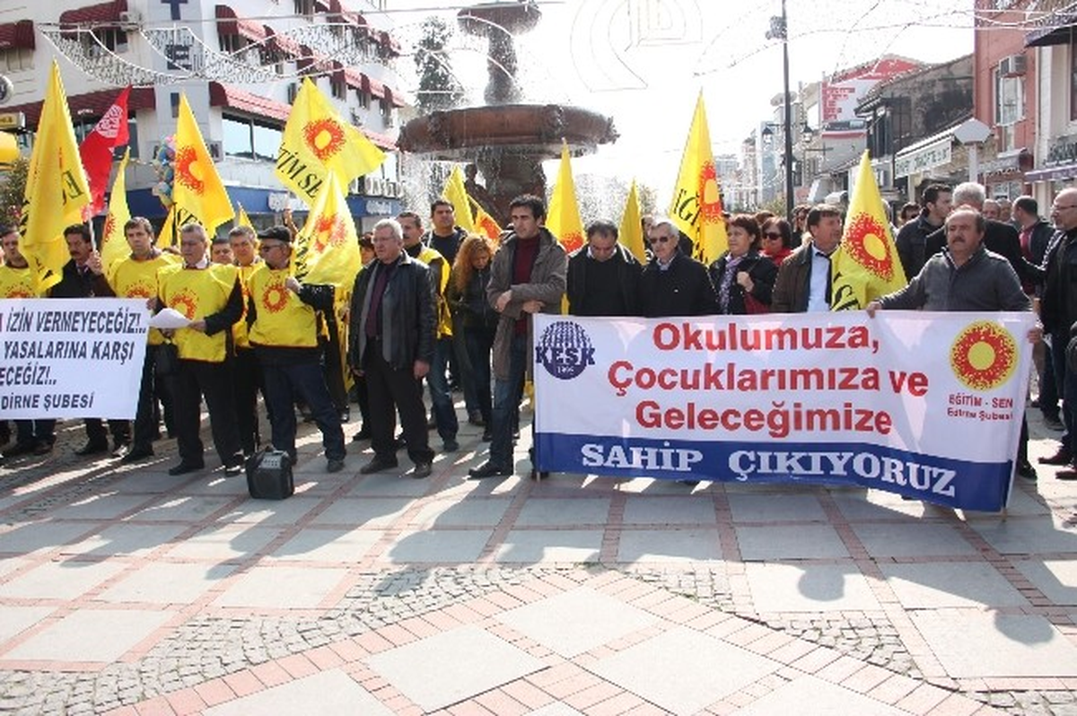 Edirne\'de Sendikalar Yasa Tasarısına Tepki Gösterdi