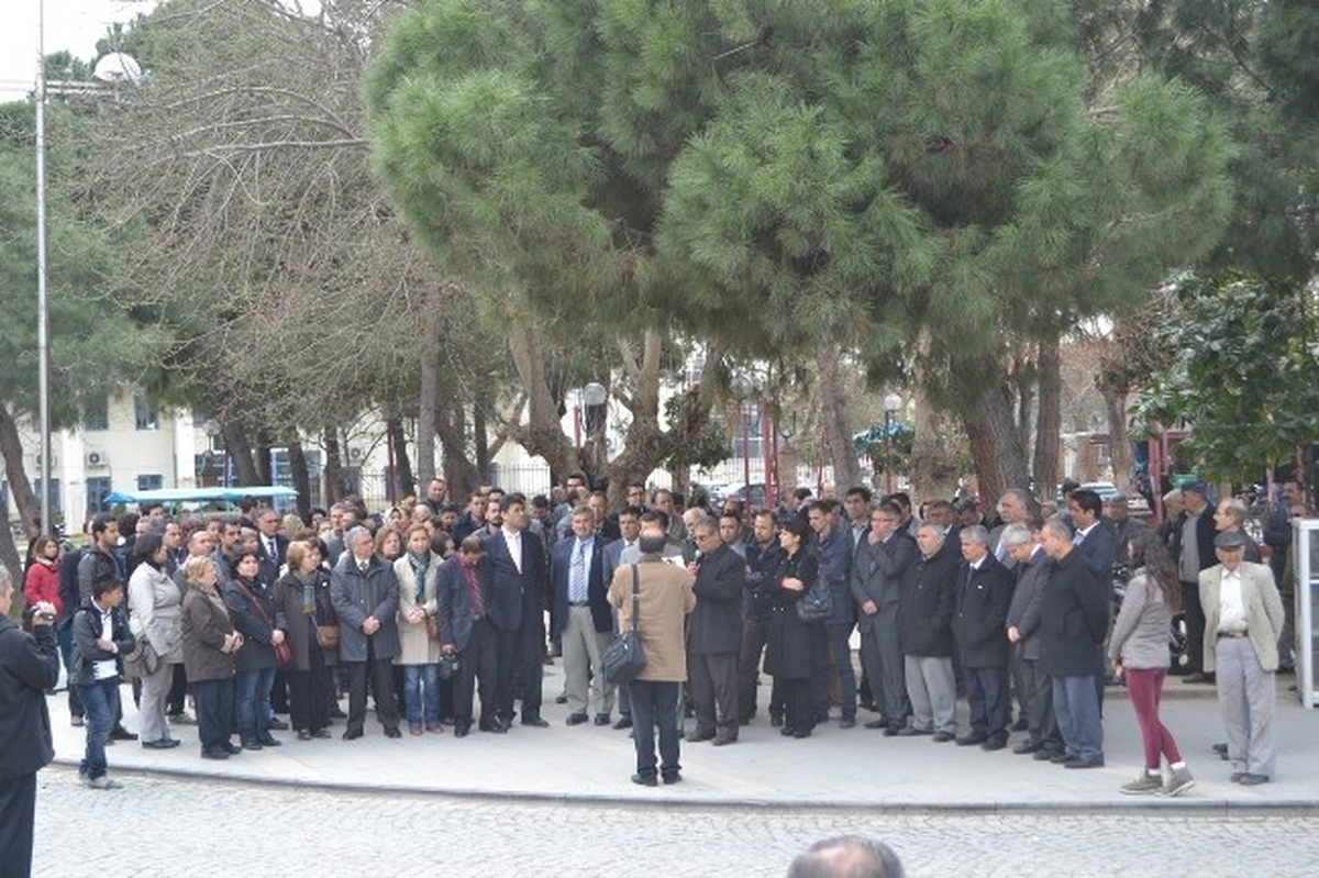 Eğitimciler MEB Yasa Tasarısını Protesto Etti