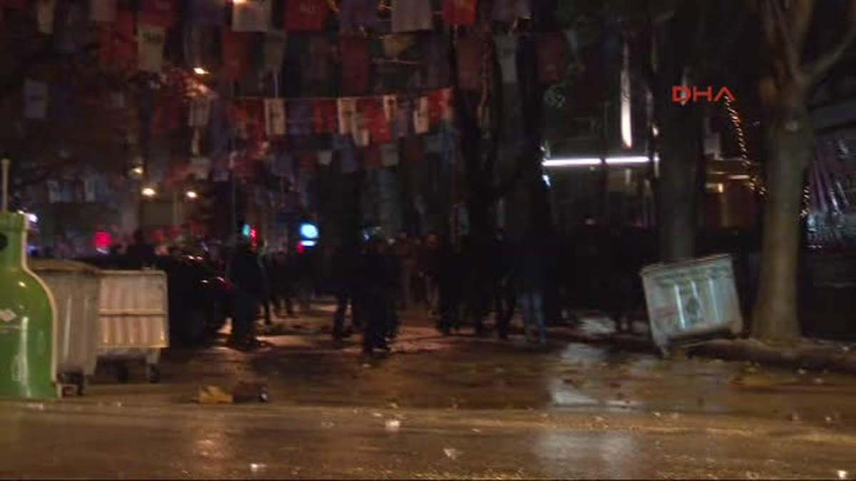 Ankara\'da Yolsuzluk Karşıtı Protestoya Polis Müdahalesi