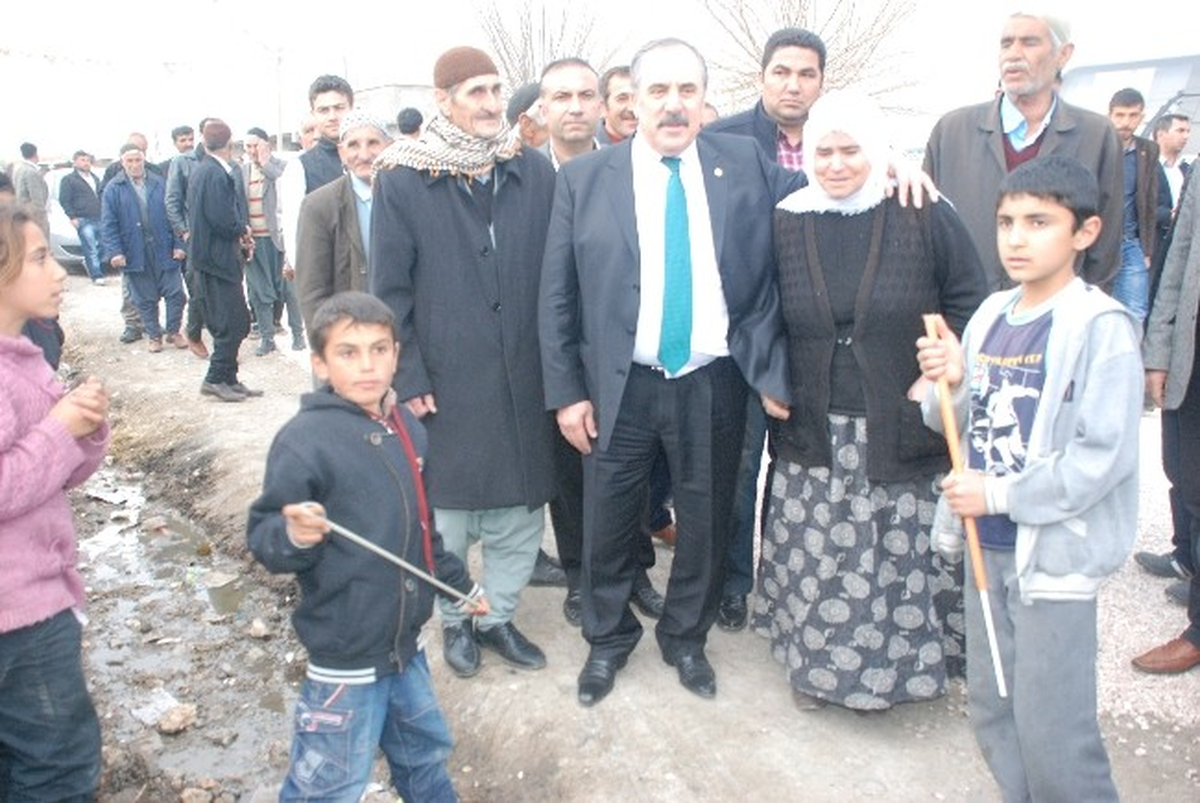 Eski Devlet Bakanı Salim Ensarioğlu\'ndan Belediye Başkan Adayı Olan Yeğenine Destek