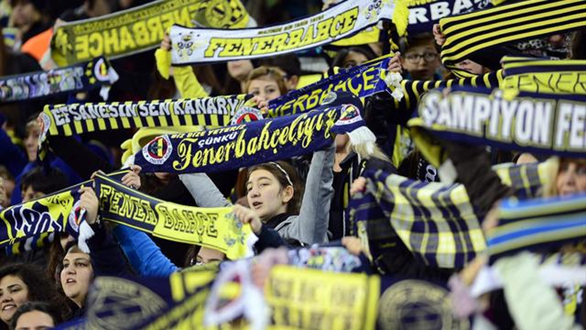 Fenerbahçeli Taraftarlardan Chelsea\'ye Açık Destek!