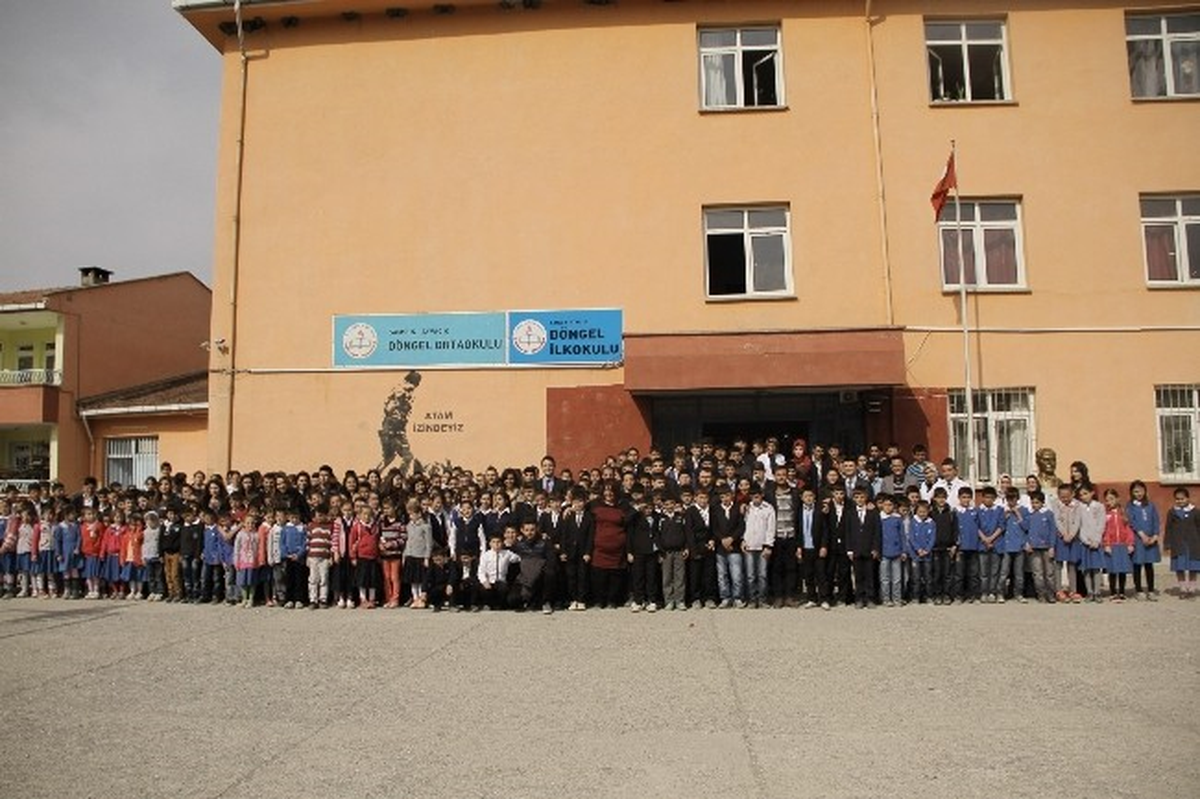 İlgi\'siz Öğrenciler Ayvacık\'ta Kütüphane Kurdu