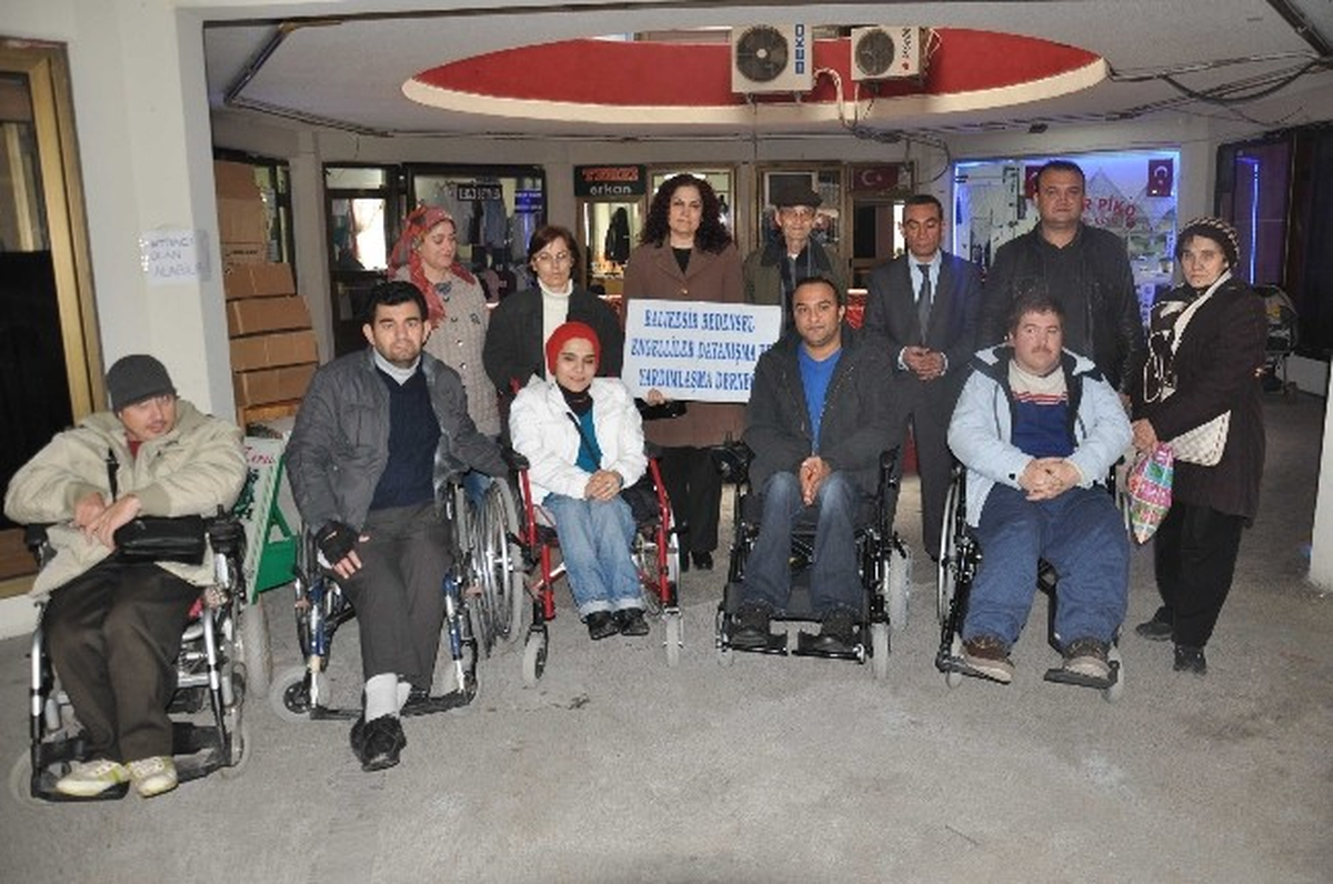 İşadamından Engellilere Tekerlikli Sandalye Desteği