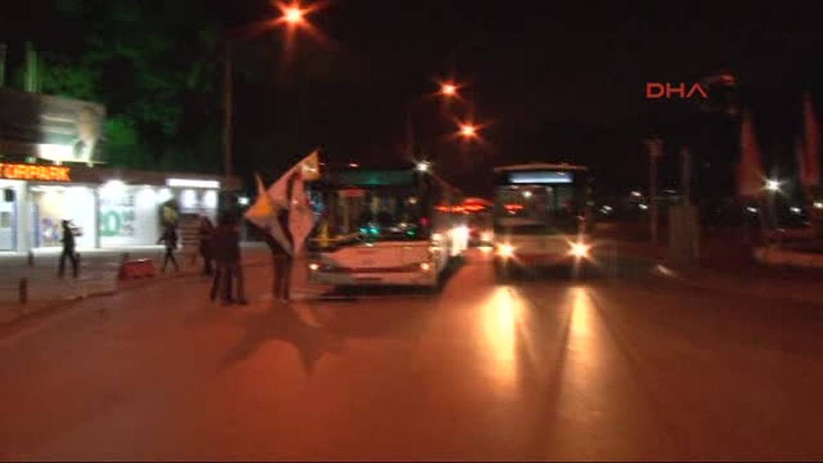 İzmir\'de Ses Kaydı Protestosuna Polis Müdahalesi