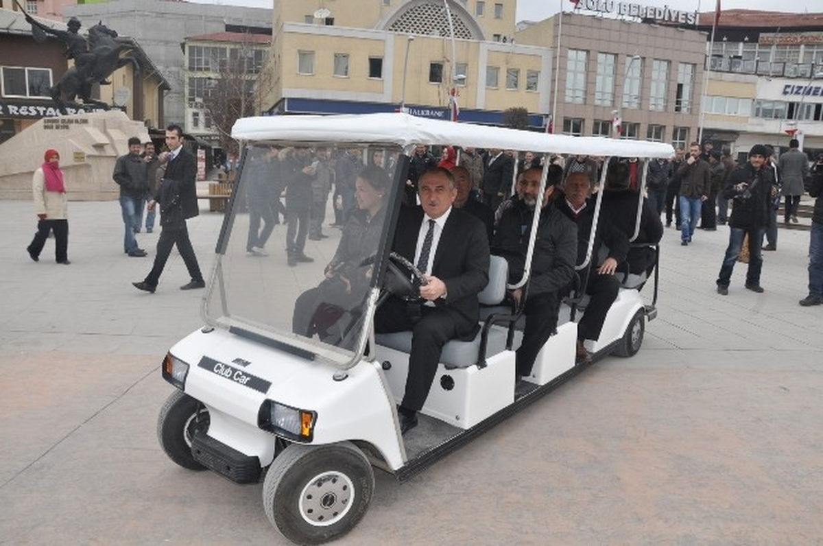 İzzet Baysal Caddesi\'nde Elektrikli Golf Aracı Konuldu
