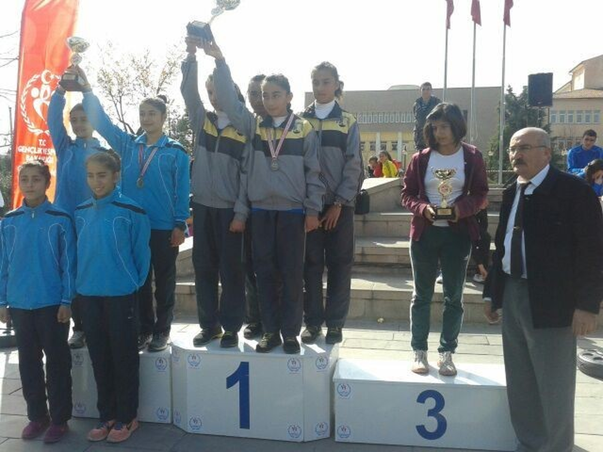 Kayserili Atletizmciler Takım Halinde Şampiyon Oldu