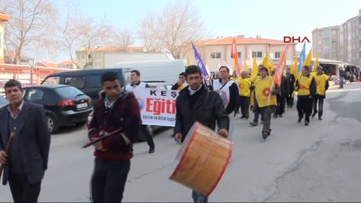 Keşan\'da Öğretmenler 1 Gün Süreyle İş Bıraktı