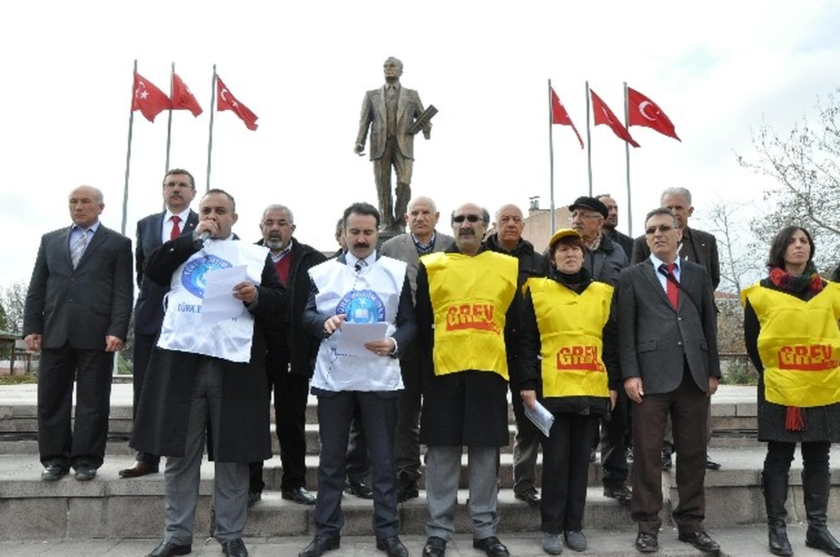 Kırıkkale\'de Milli Eğitim Yasa Tasarısı Protesto Edildi