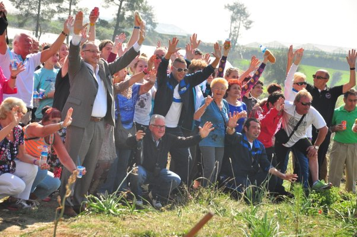 Limak, Misafirleriyle Birlikte Hatıra Ormanı\'na Yeni Fidanlar Dikti