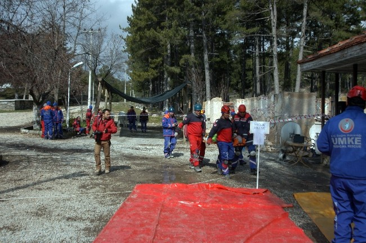 Muğla\'da Deprem Senaryosu: 1 Ölü, 9 Yaralı