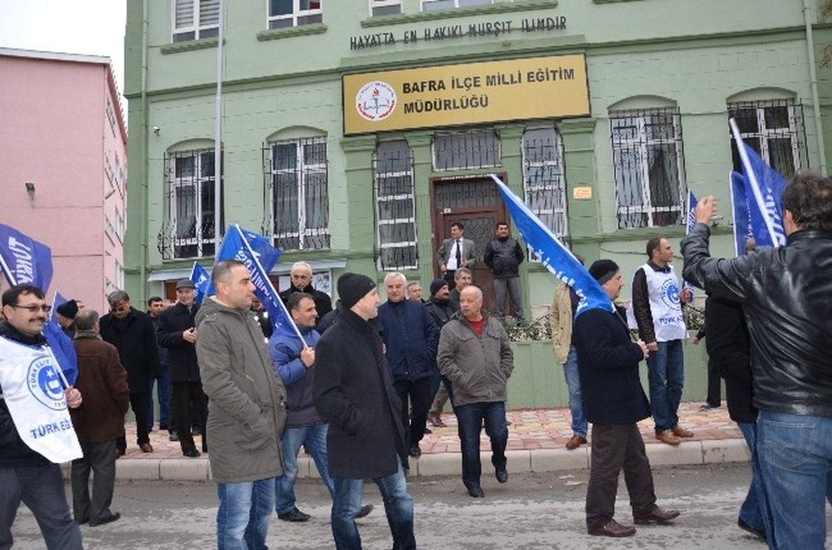 Öğretmenlerden MEB Yasa Tasarısı Protestosu