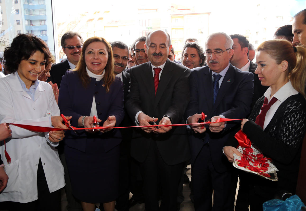 Sağlık Bakanı Müezzinoğlu Hızlı Trende Soruları Yanıtladı