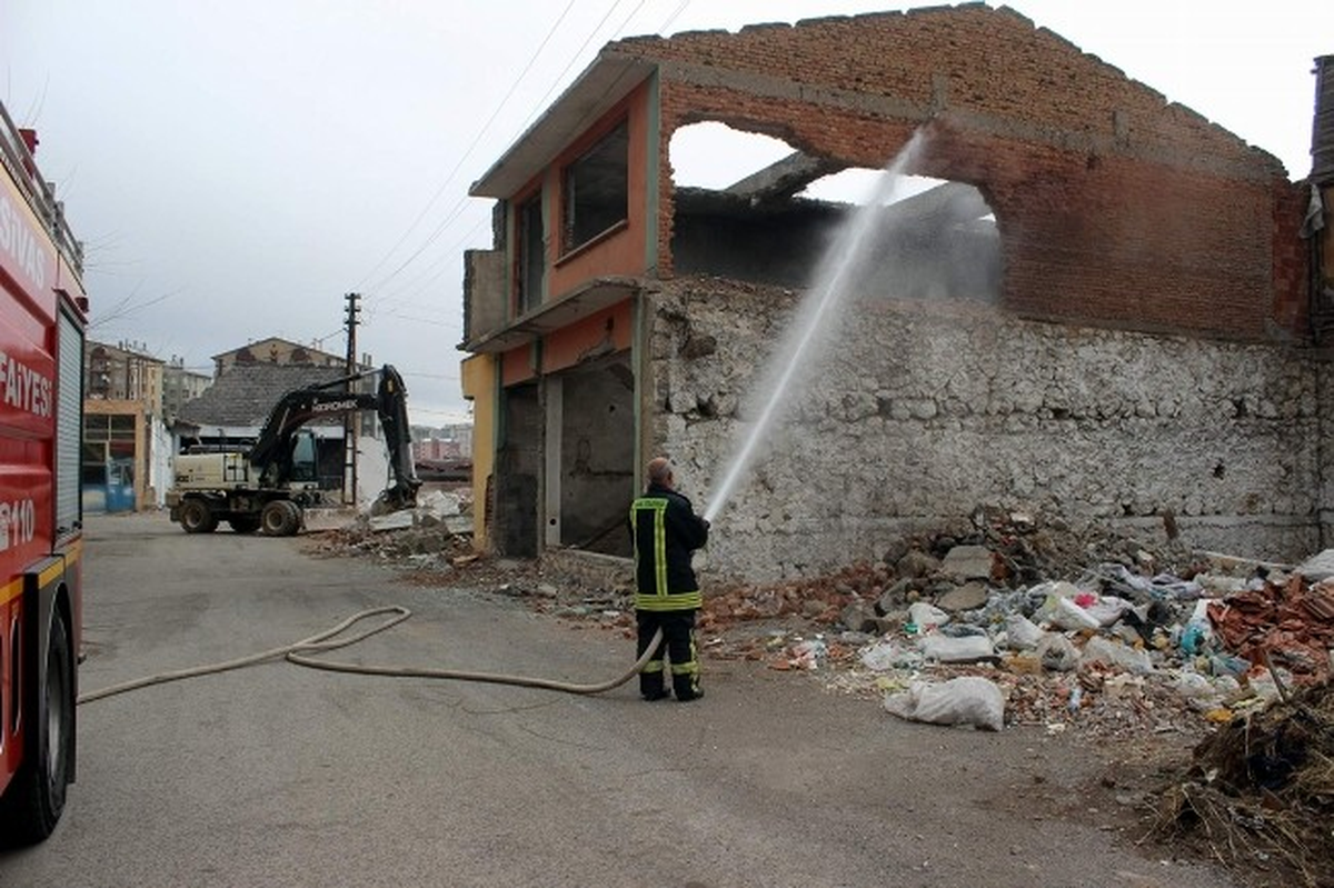 Sanayi Sitesinde Yıkım Çalışmaları Devam Ediyor