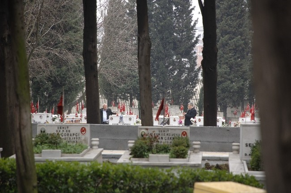 Şehit Babası, Oğlunun Mezarı Başında İntihara Teşebbüs Etti