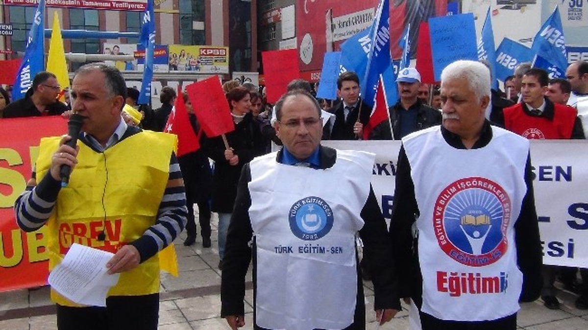 Sendikalardan MEB Kanun Tasarısına Halaylı Tepki