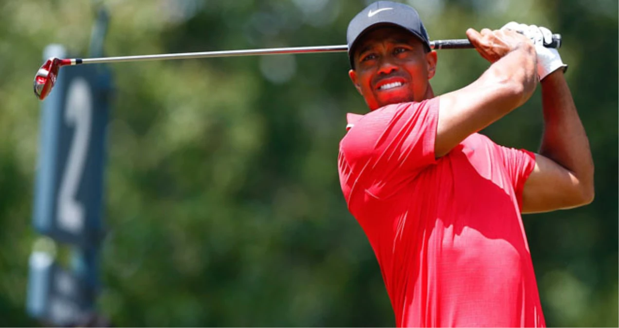 Ünlü Golfçü Tiger Woods, Stenson ve Rose İle Mücadele Ediyor