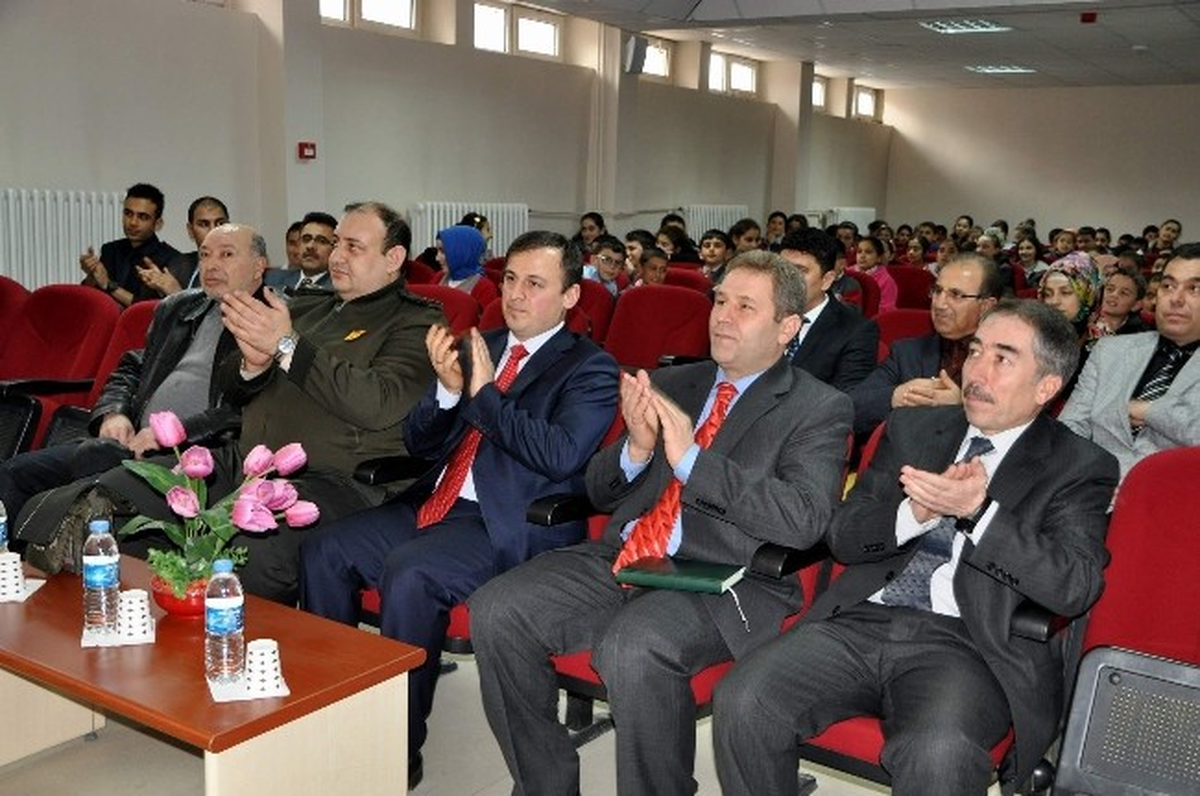 Suşehri\'nde, İstiklal Marşı\'nın Okuma Yarışması Düzenlendi