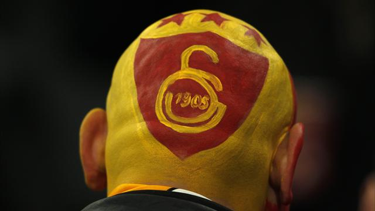 Chelsea ve Galatasaraylı Taraftarlar Kapıştı