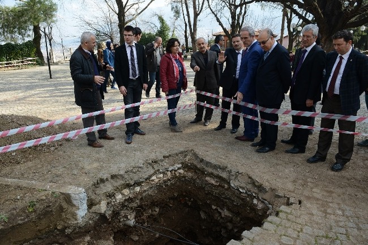 Türbeler Ecdada Yakışır Hale Geliyor