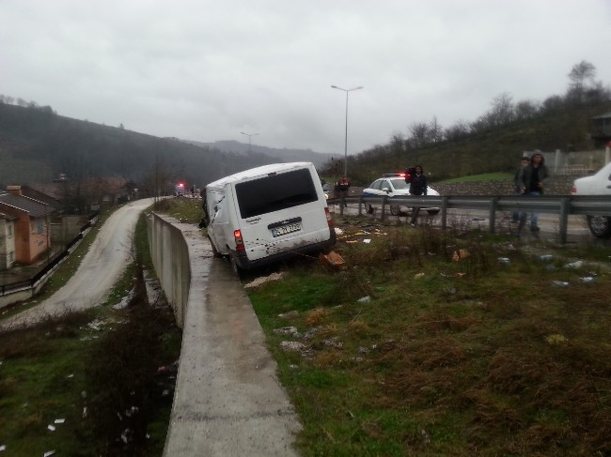 Uçurumun Kenarında Durdu