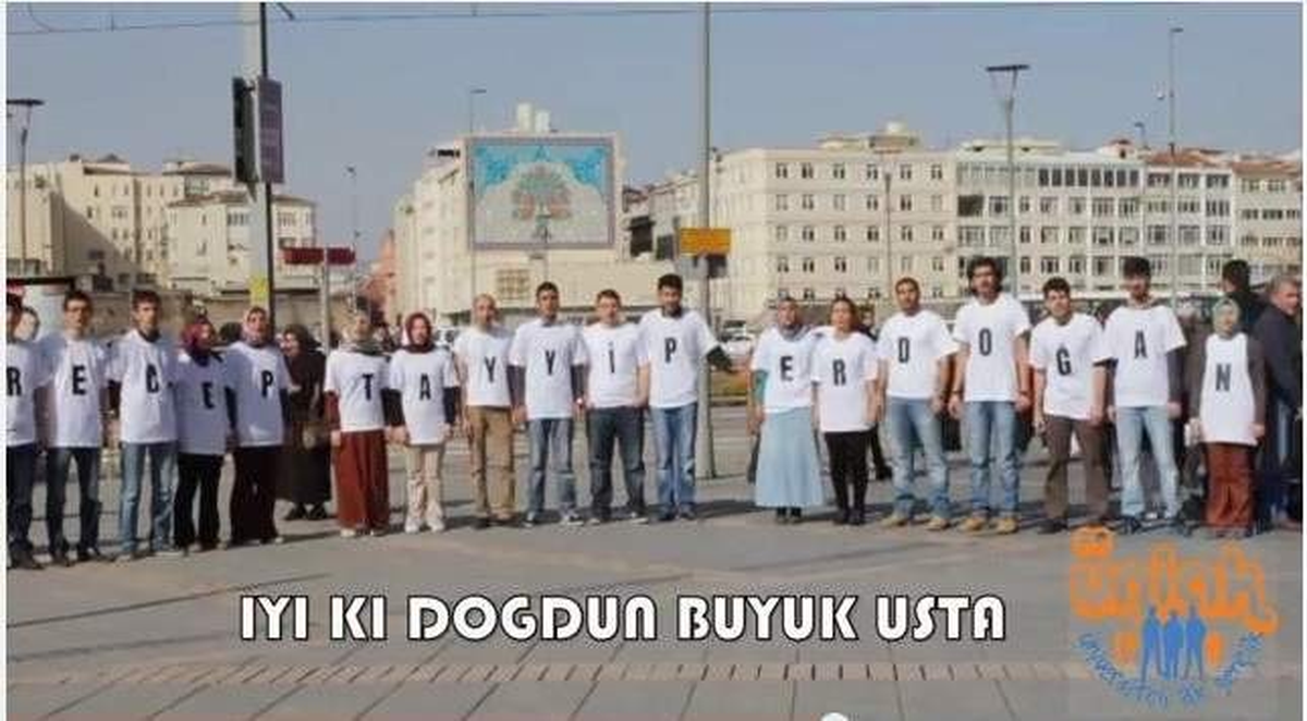 Üniak\'tan Başbakan İçin Doğum Günü Klibi