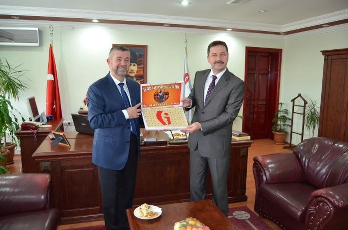 Vergi Haftasına Badem Ezmeli Kutlama