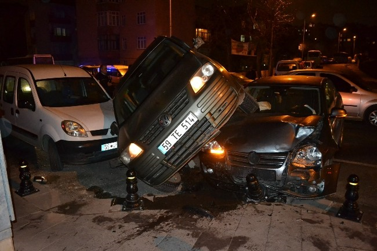 Zincirleme Kazada Anne ve Bebeği Yaralandı