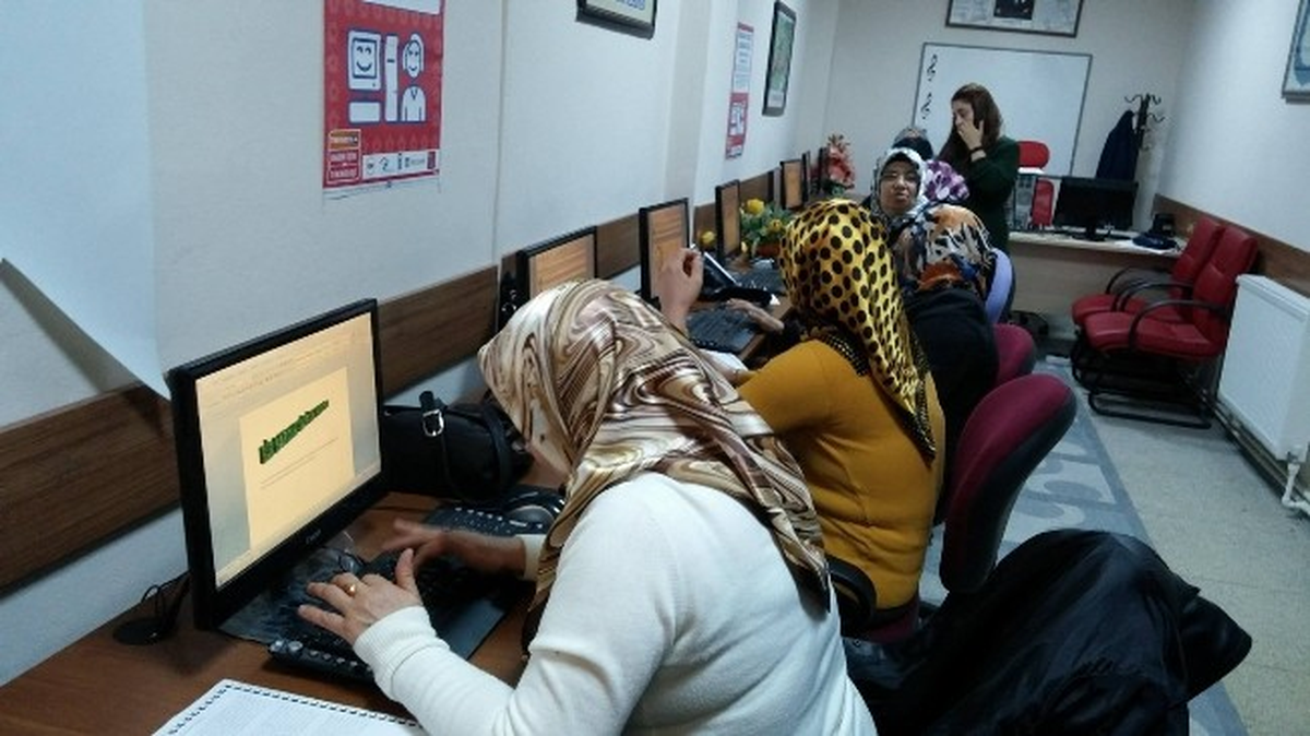 Adıyaman\'da 300 Kadına Ücretsiz Bilgisayar Eğitimi Veriliyor