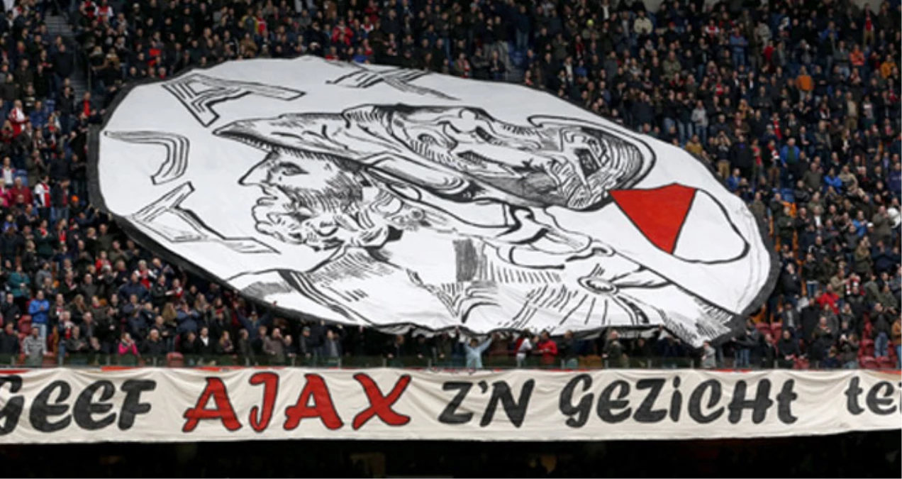 Ajax Taraftarı Salzburg\'a Çıkarma Yapıyor
